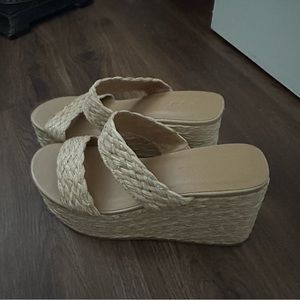 Wedge Strap 3 1/2" Heels. Women 7